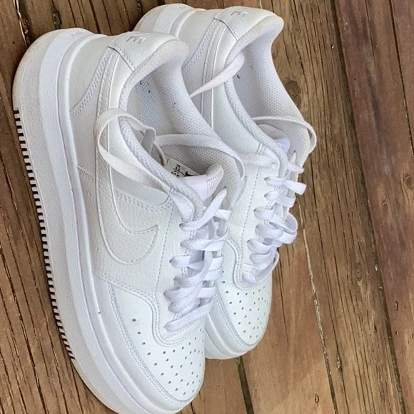White Nike Air forces 8.5 Women (only wore twice) - Picture 4 of 5